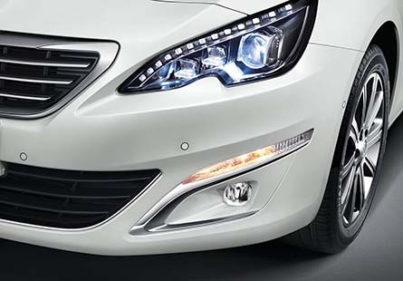 LED日间行车灯及带弯道辅助照明的前雾灯.jpg LED日间行车灯及带弯道辅助照明的前雾灯.jpg